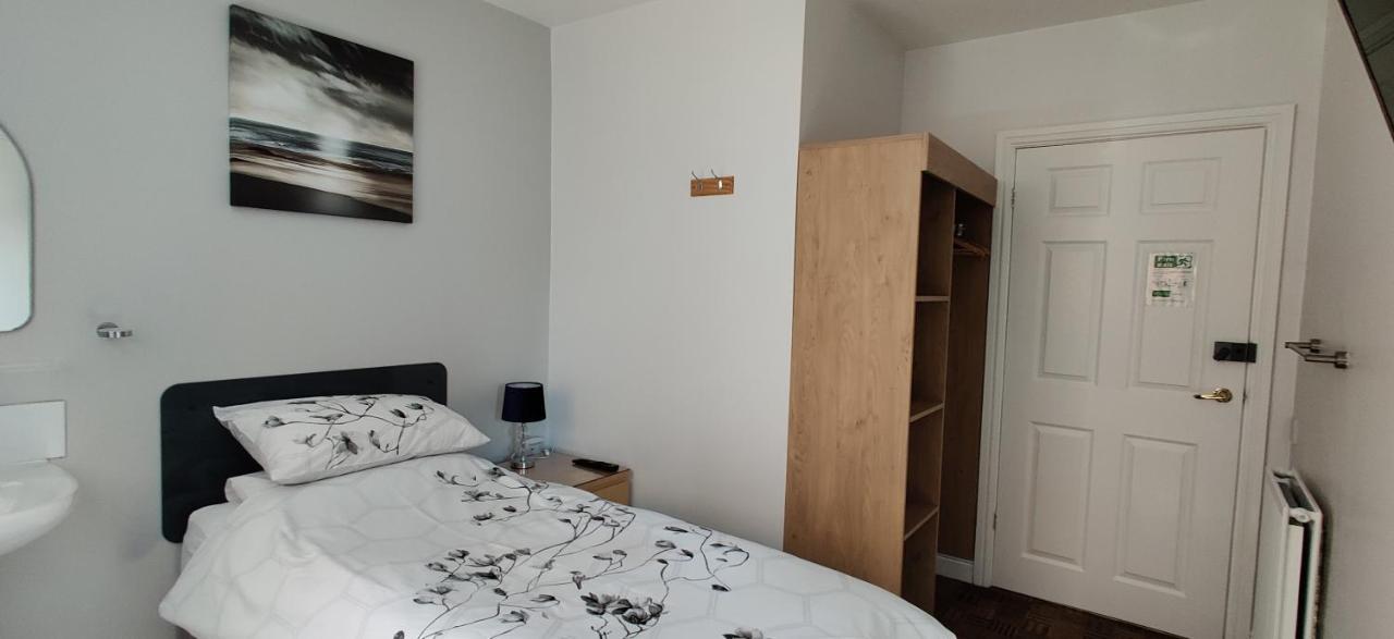 Aaron Lodge Guest House Лестър Екстериор снимка