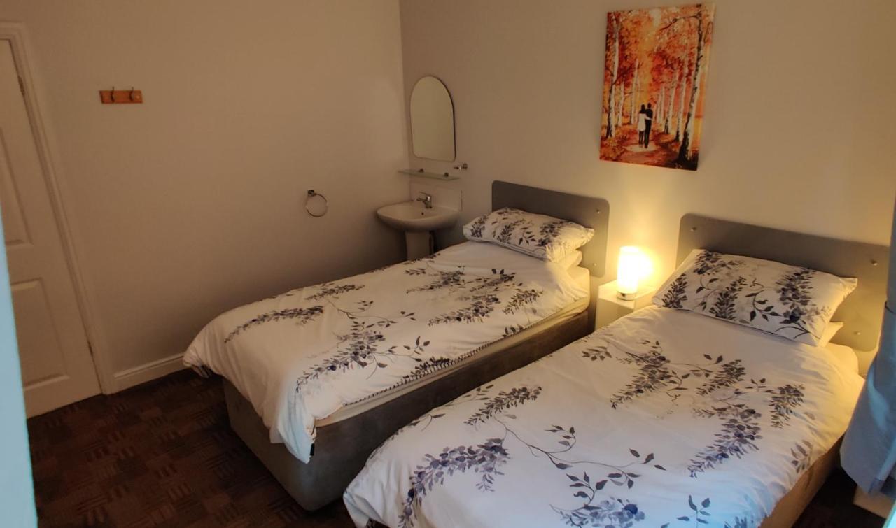Aaron Lodge Guest House Лестър Екстериор снимка