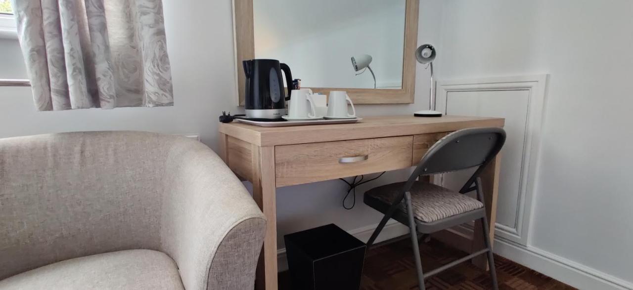 Aaron Lodge Guest House Лестър Екстериор снимка