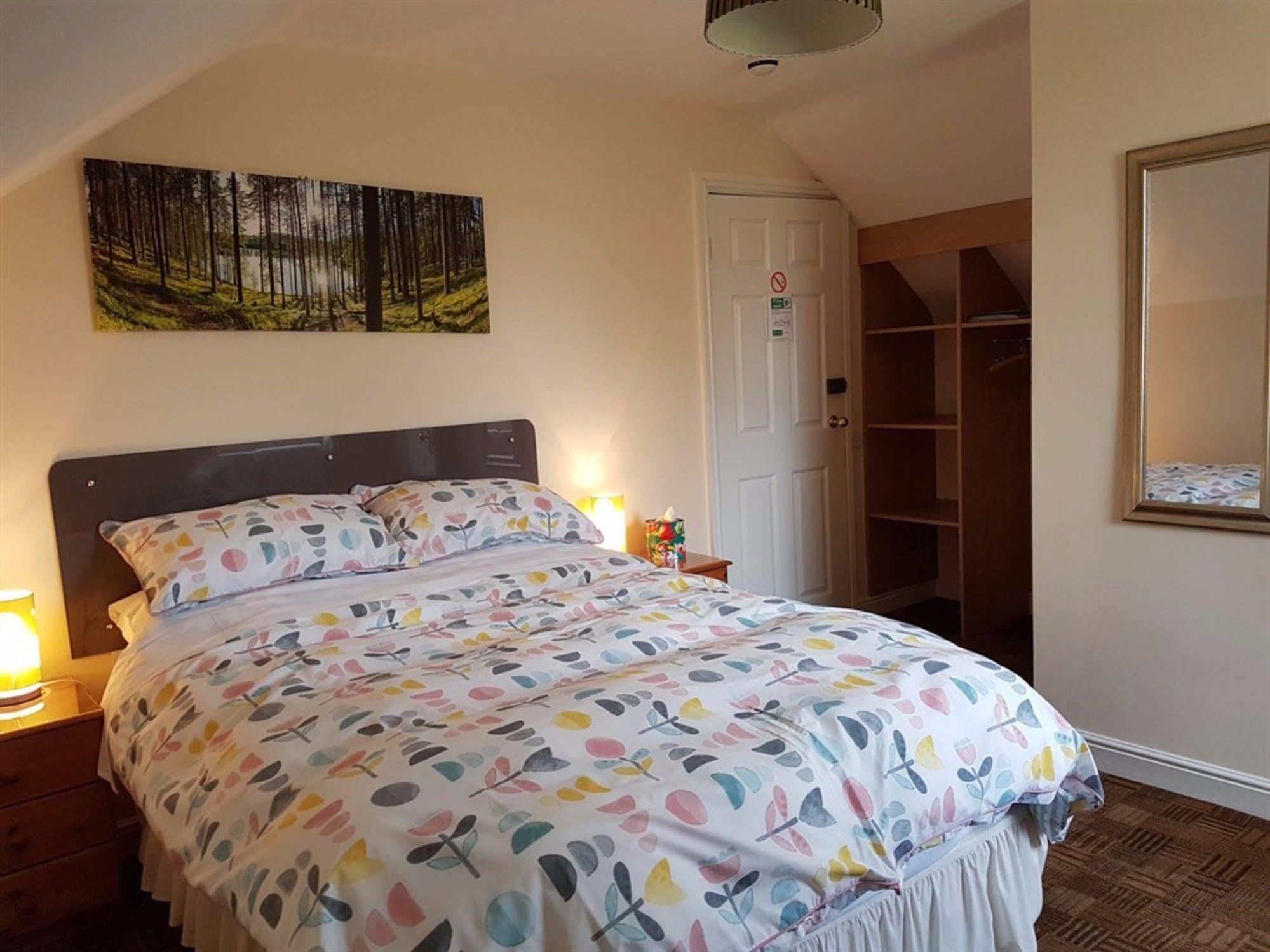 Aaron Lodge Guest House Лестър Екстериор снимка