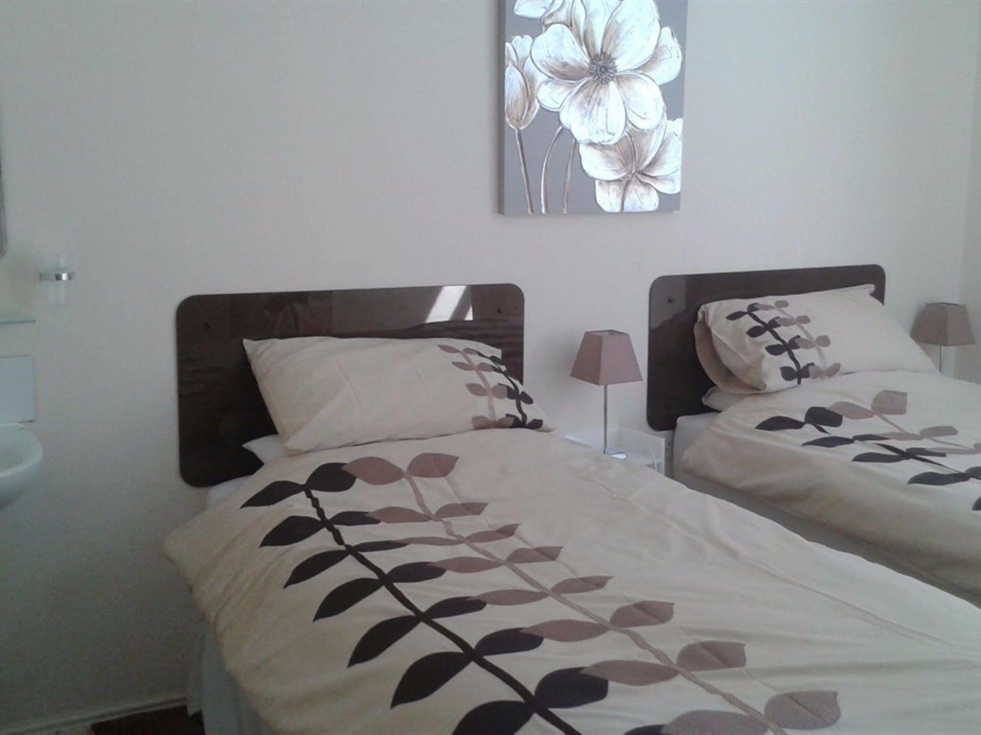 Aaron Lodge Guest House Лестър Екстериор снимка
