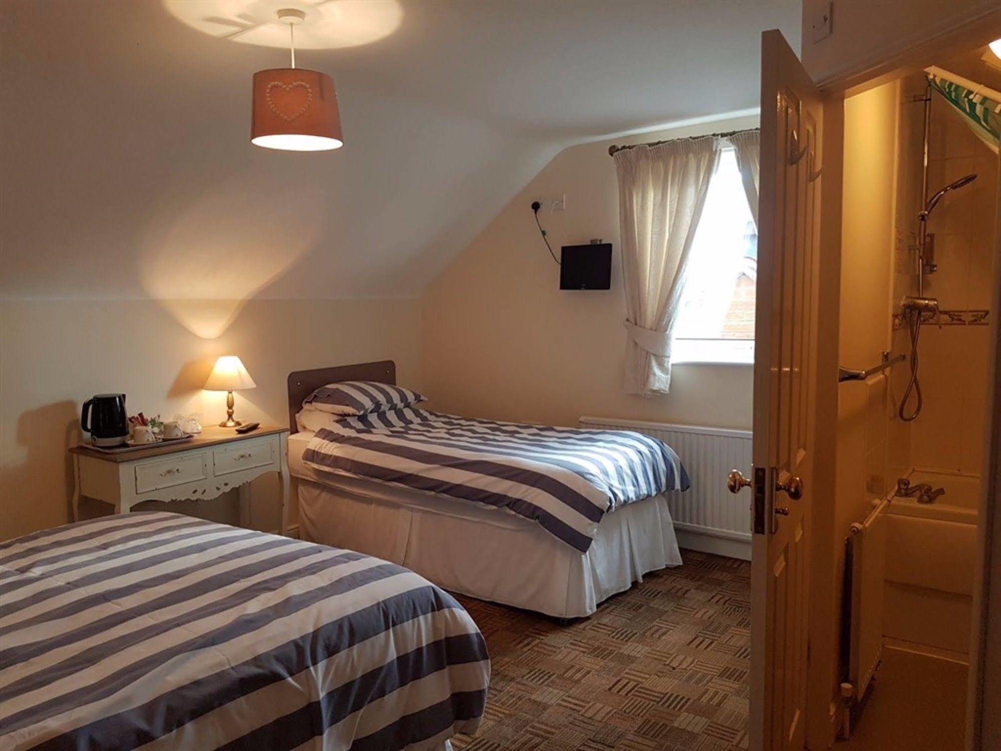 Aaron Lodge Guest House Лестър Екстериор снимка