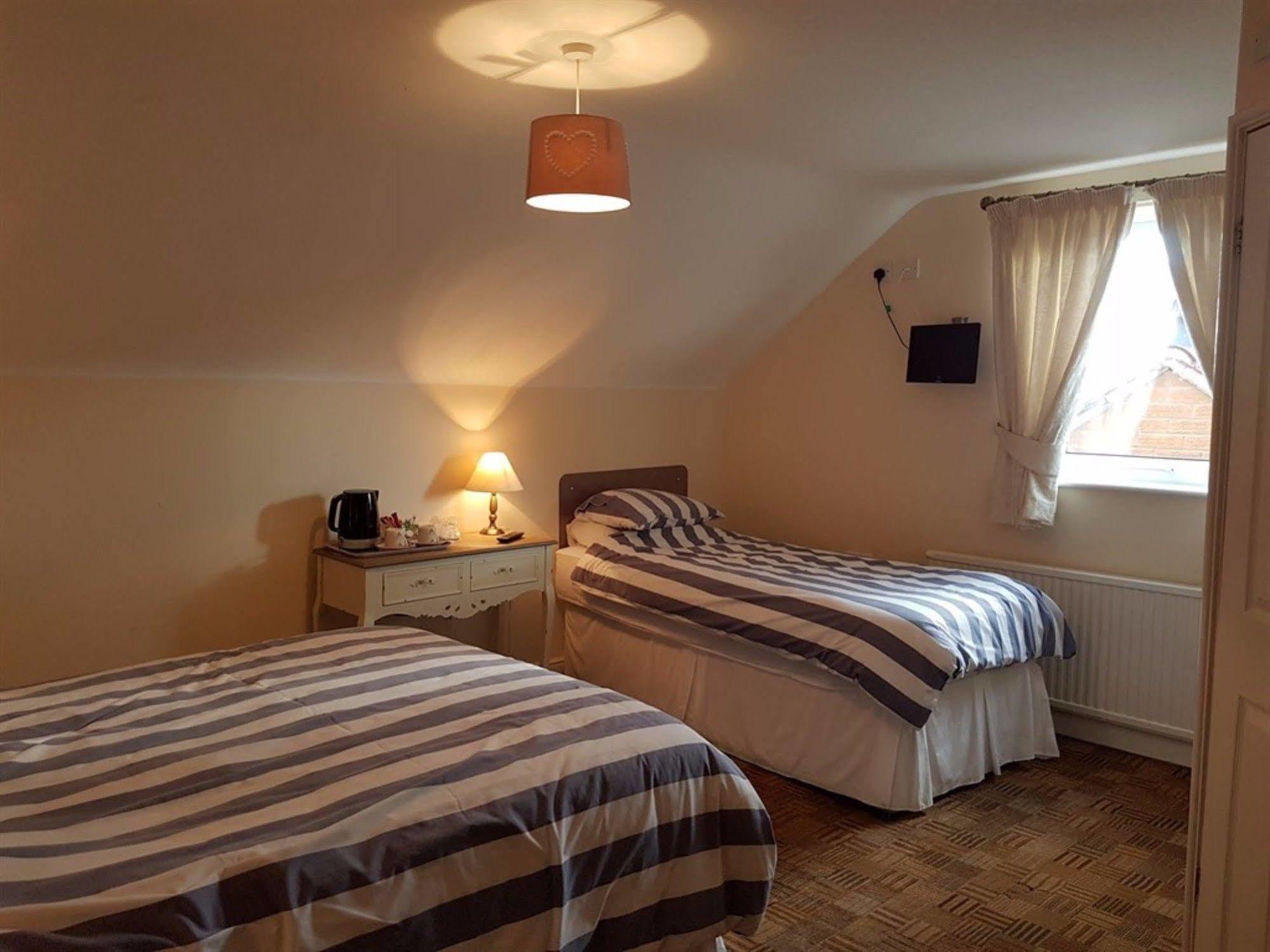 Aaron Lodge Guest House Лестър Екстериор снимка