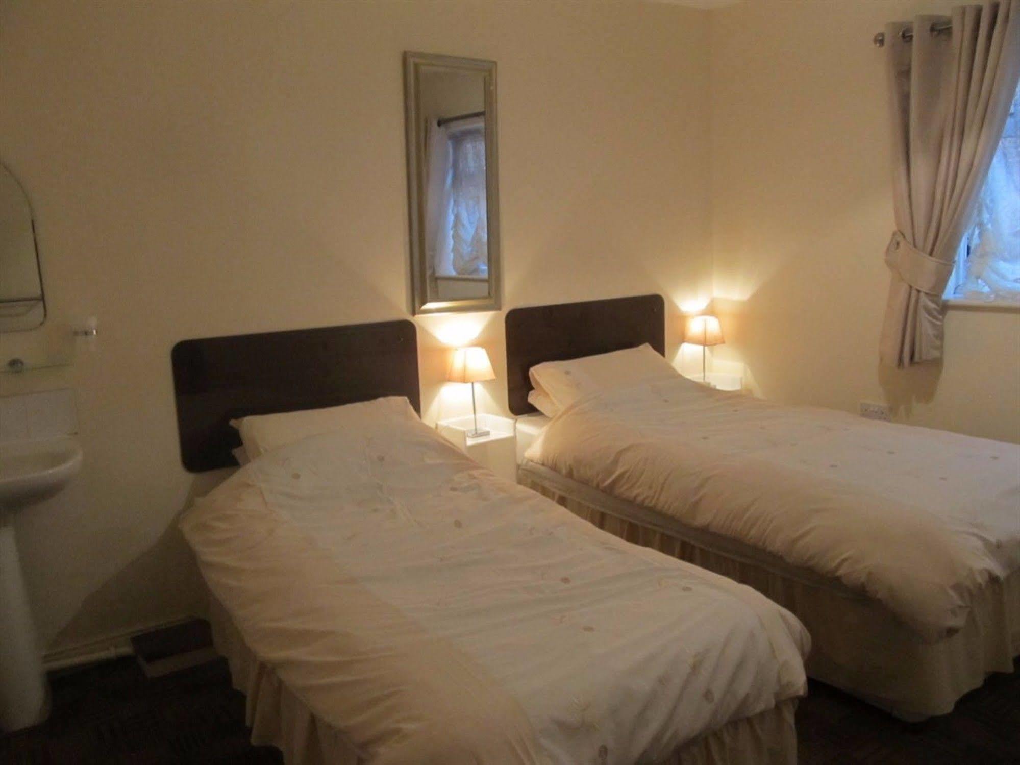 Aaron Lodge Guest House Лестър Екстериор снимка