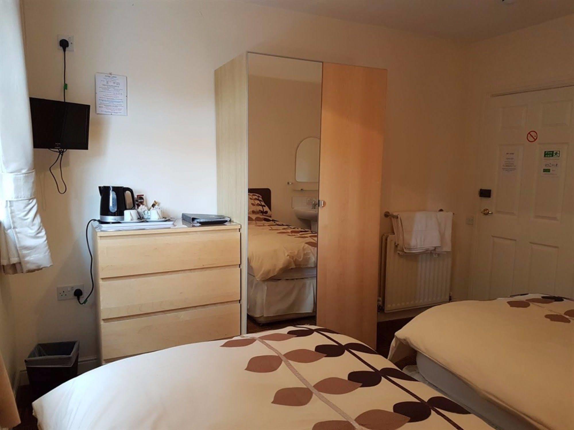Aaron Lodge Guest House Лестър Екстериор снимка