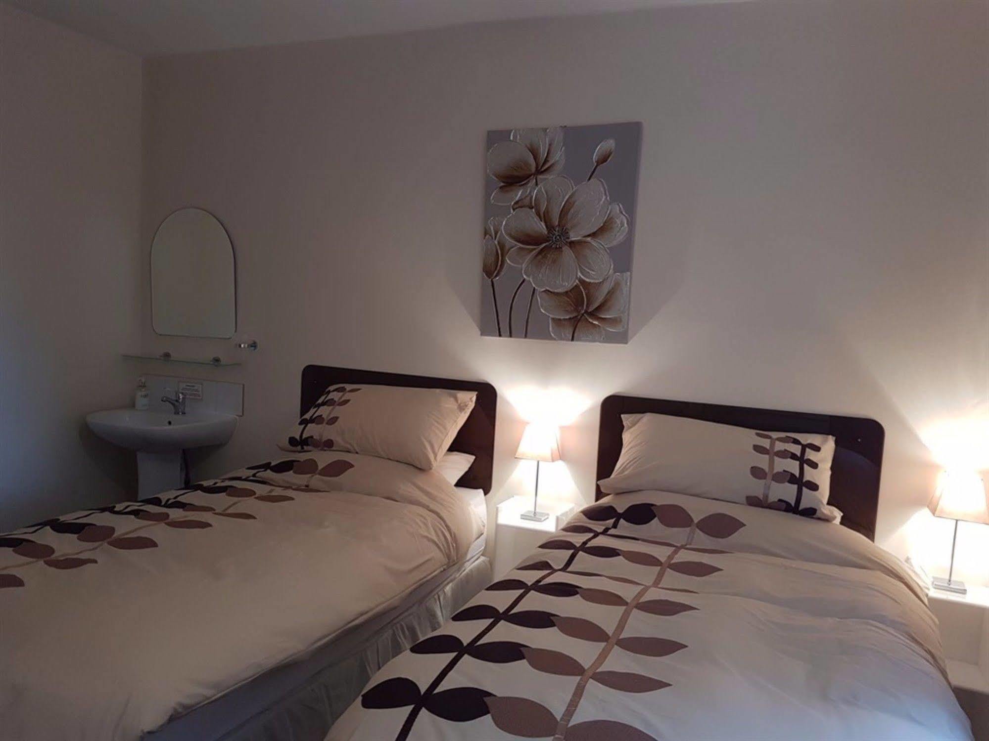 Aaron Lodge Guest House Лестър Екстериор снимка