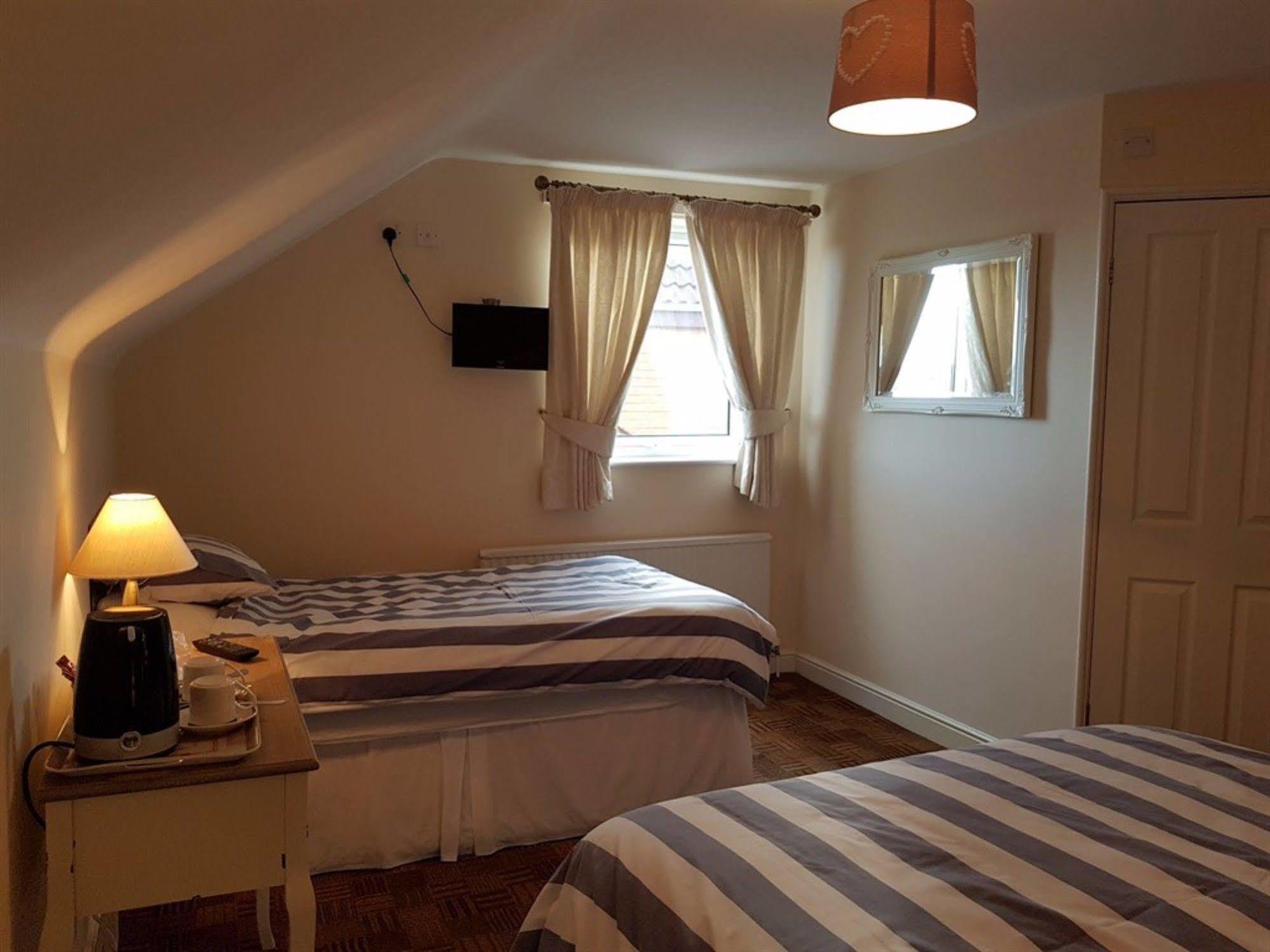 Aaron Lodge Guest House Лестър Екстериор снимка