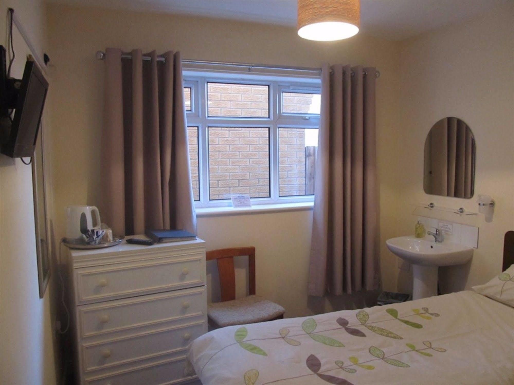 Aaron Lodge Guest House Лестър Екстериор снимка